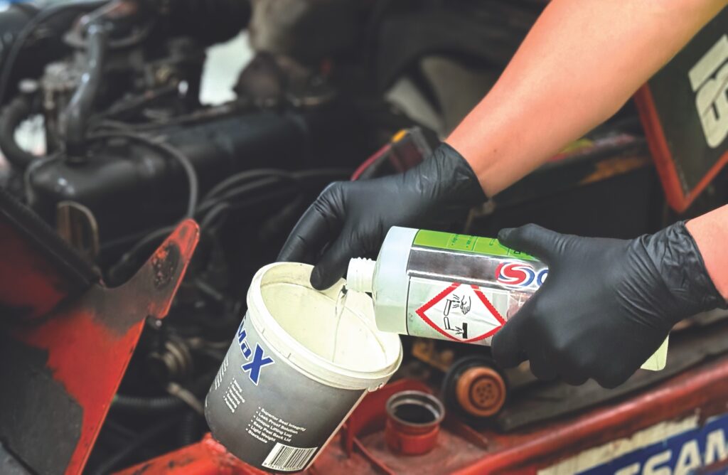 TGC Black Nitrile Gloves Using EN374 Chemicals